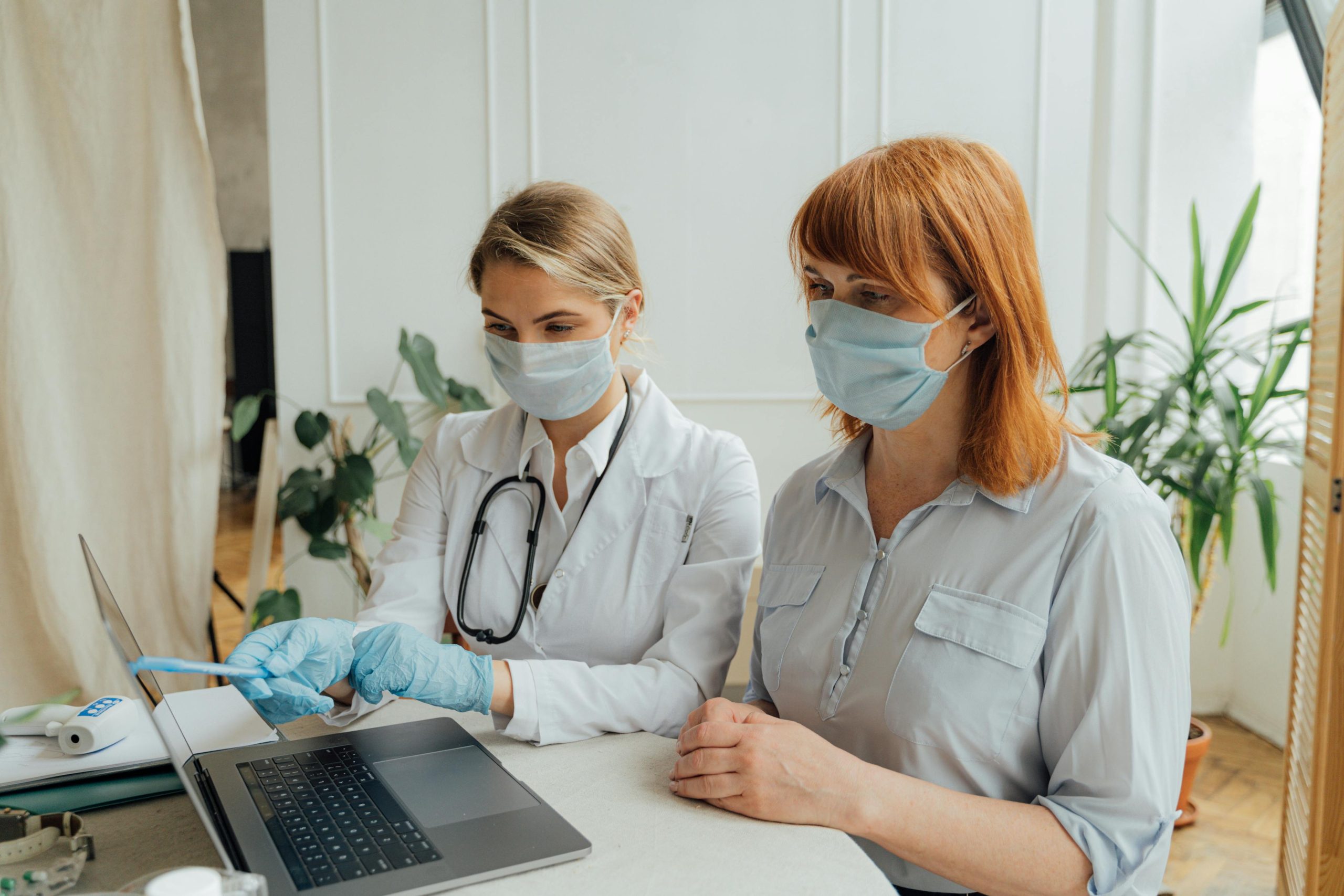 Doctor showing a patient something on the computer